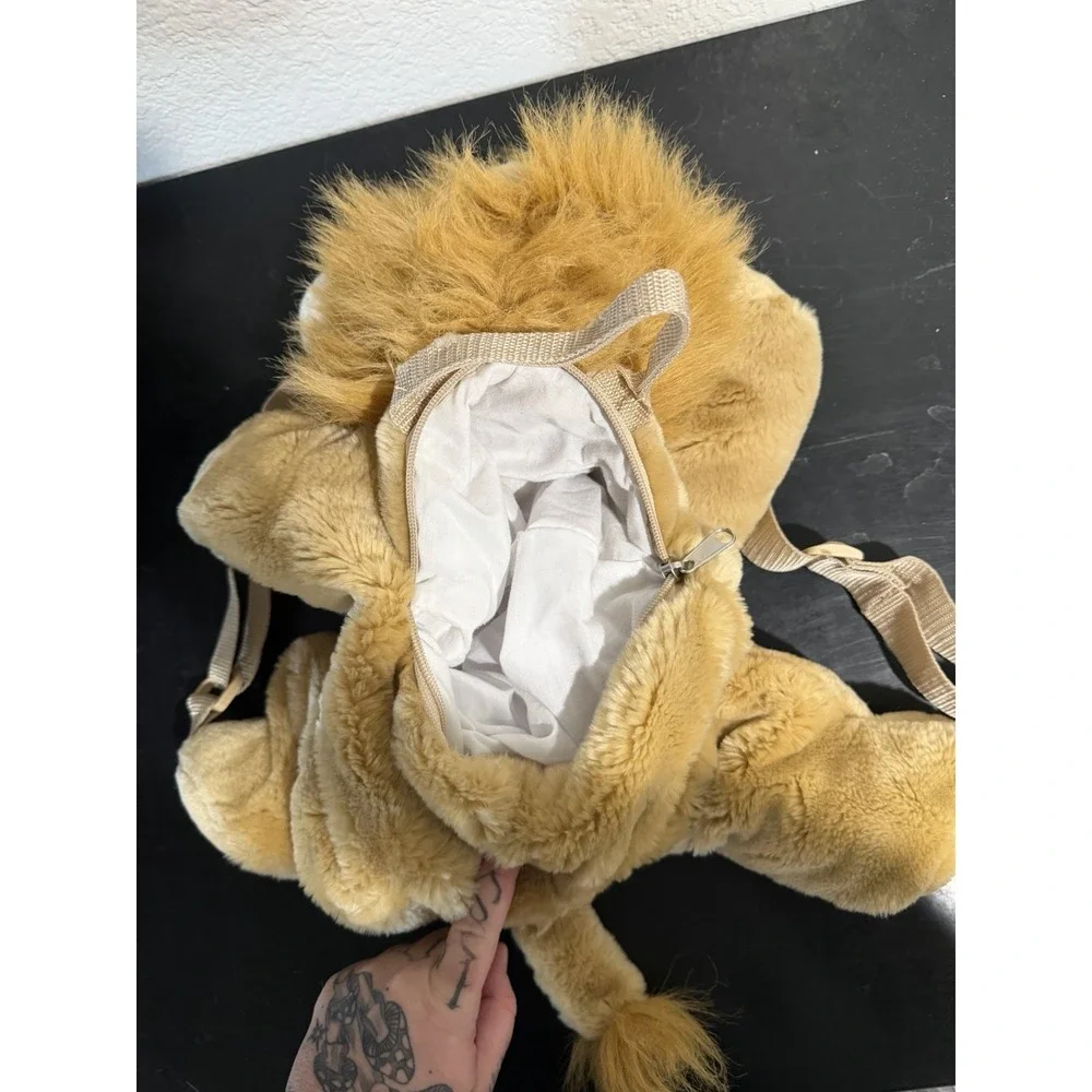 Lion 18